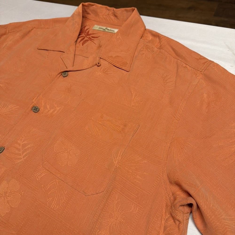Tommy Bahama 100% Silk Tropical Hawaiian Wooden Button Short Sleeve Orange XL